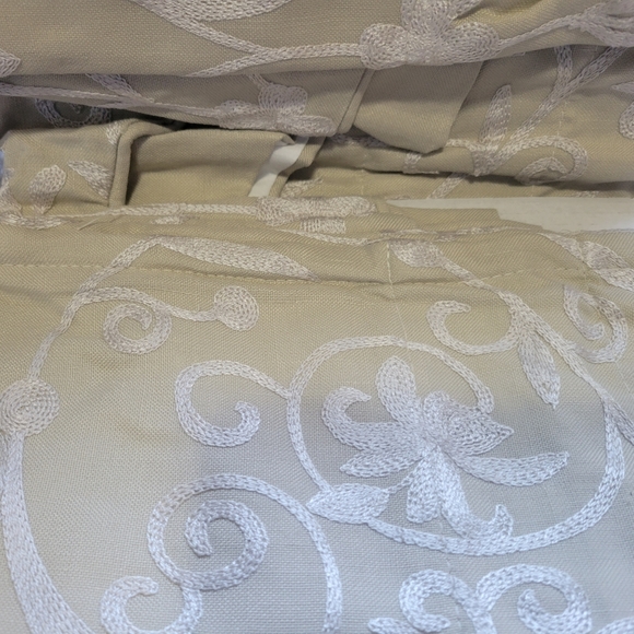 New Embroidered Window Valance - Picture 3 of 4